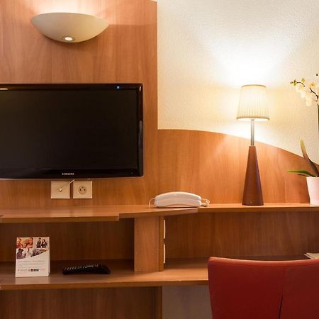 Comfort Hotel Grenoble Meylan Bagian luar foto