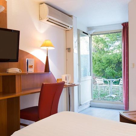 Comfort Hotel Grenoble Meylan Bagian luar foto