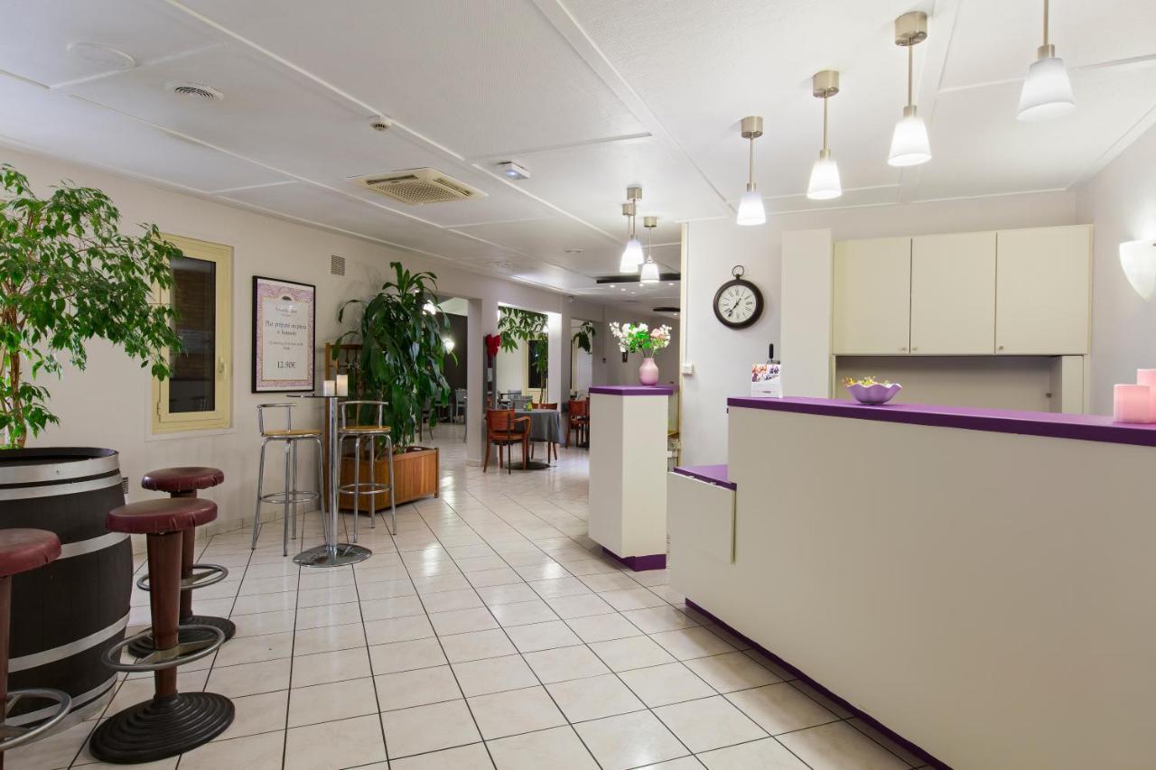 Comfort Hotel Grenoble Meylan Bagian luar foto