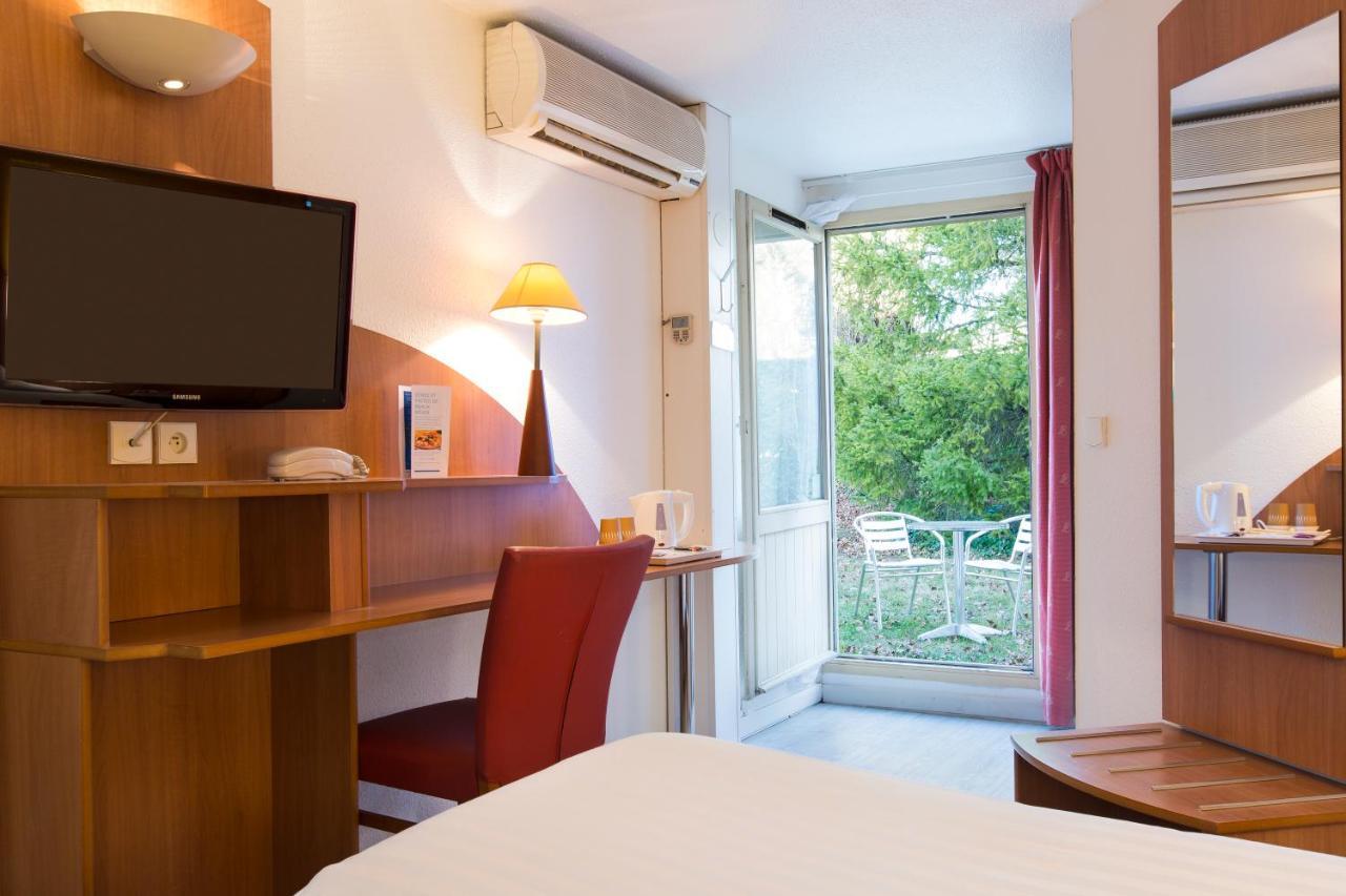 Comfort Hotel Grenoble Meylan Bagian luar foto