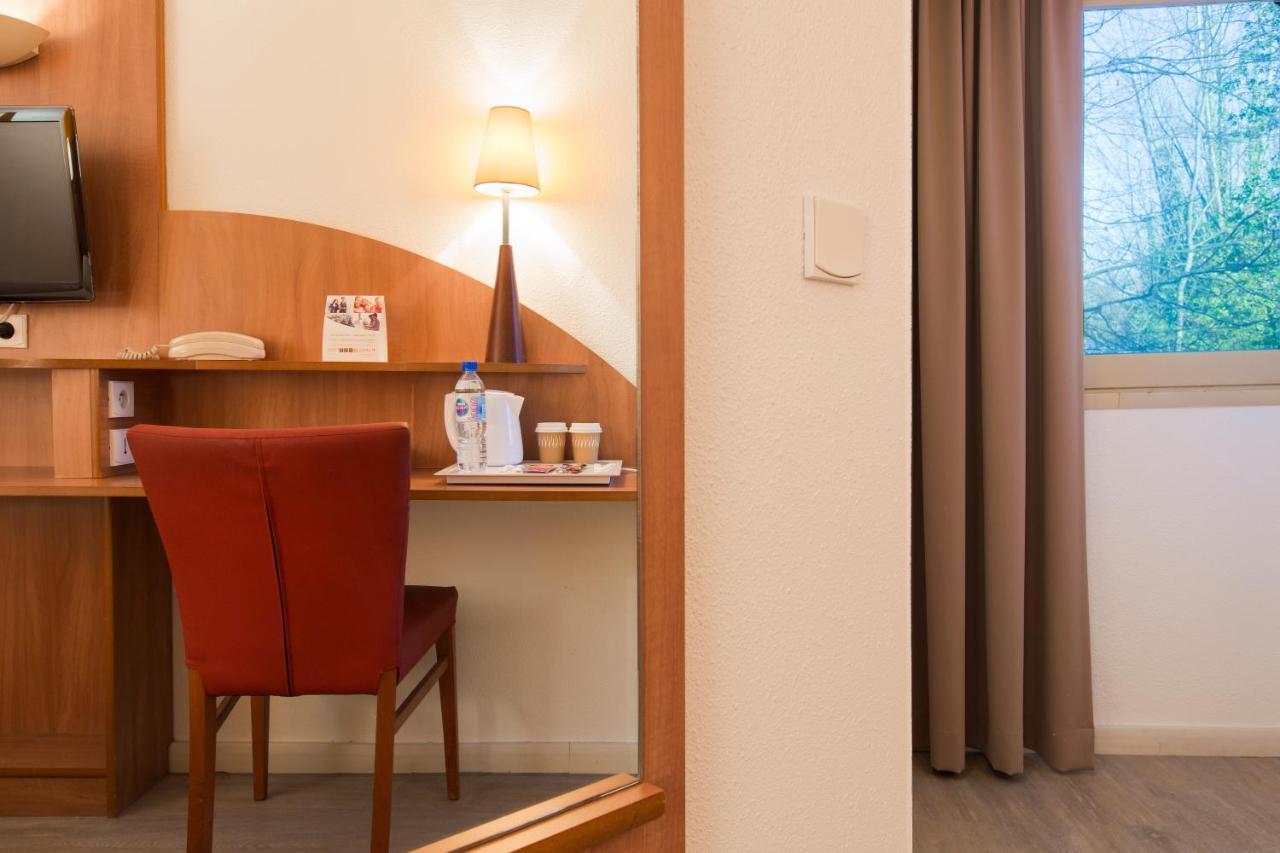 Comfort Hotel Grenoble Meylan Bagian luar foto