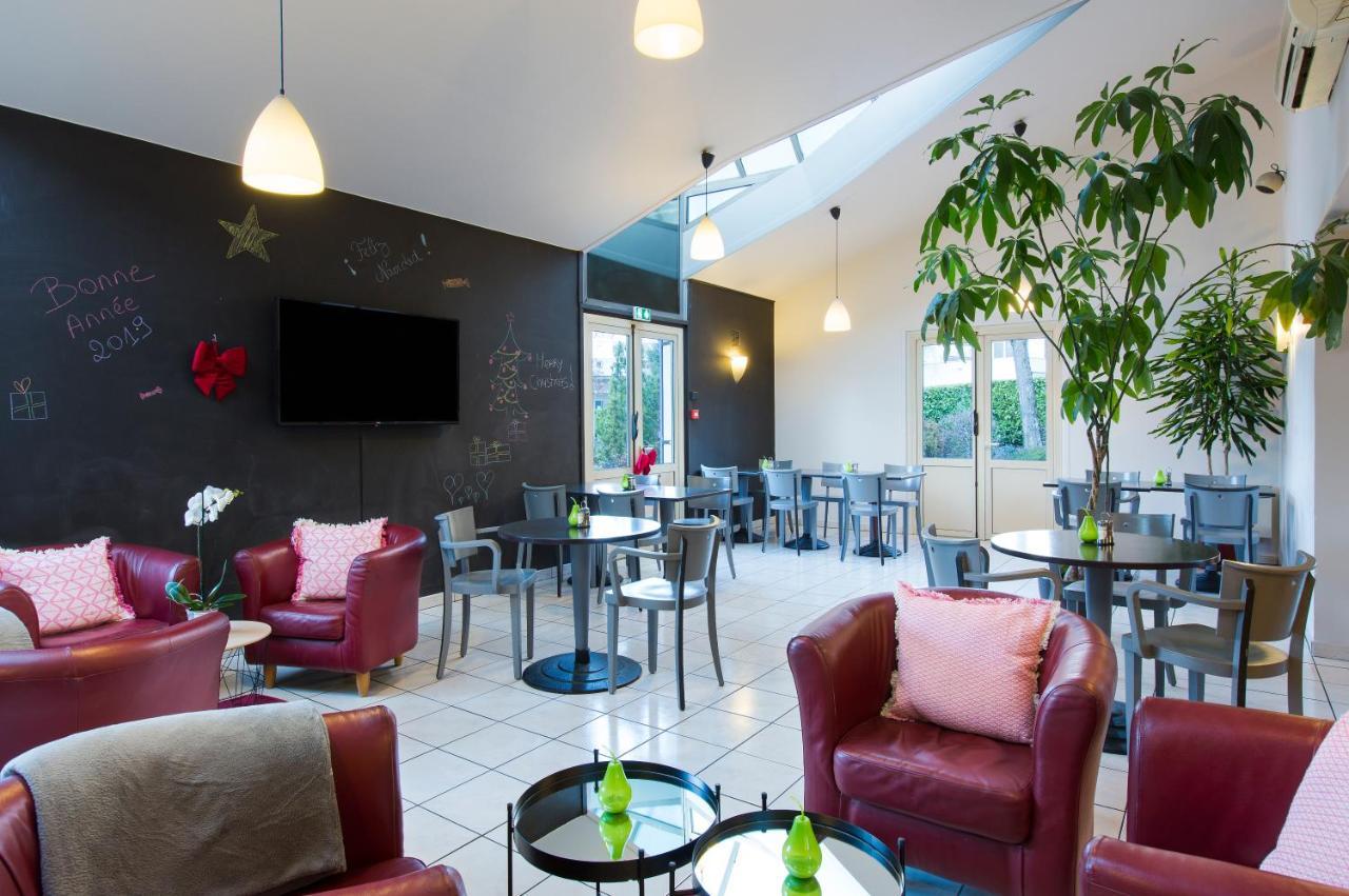 Comfort Hotel Grenoble Meylan Bagian luar foto