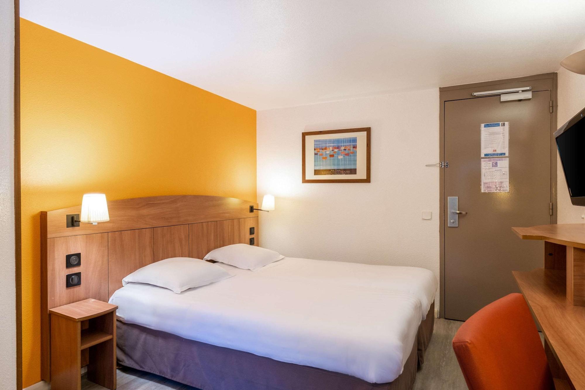 Comfort Hotel Grenoble Meylan Bagian luar foto