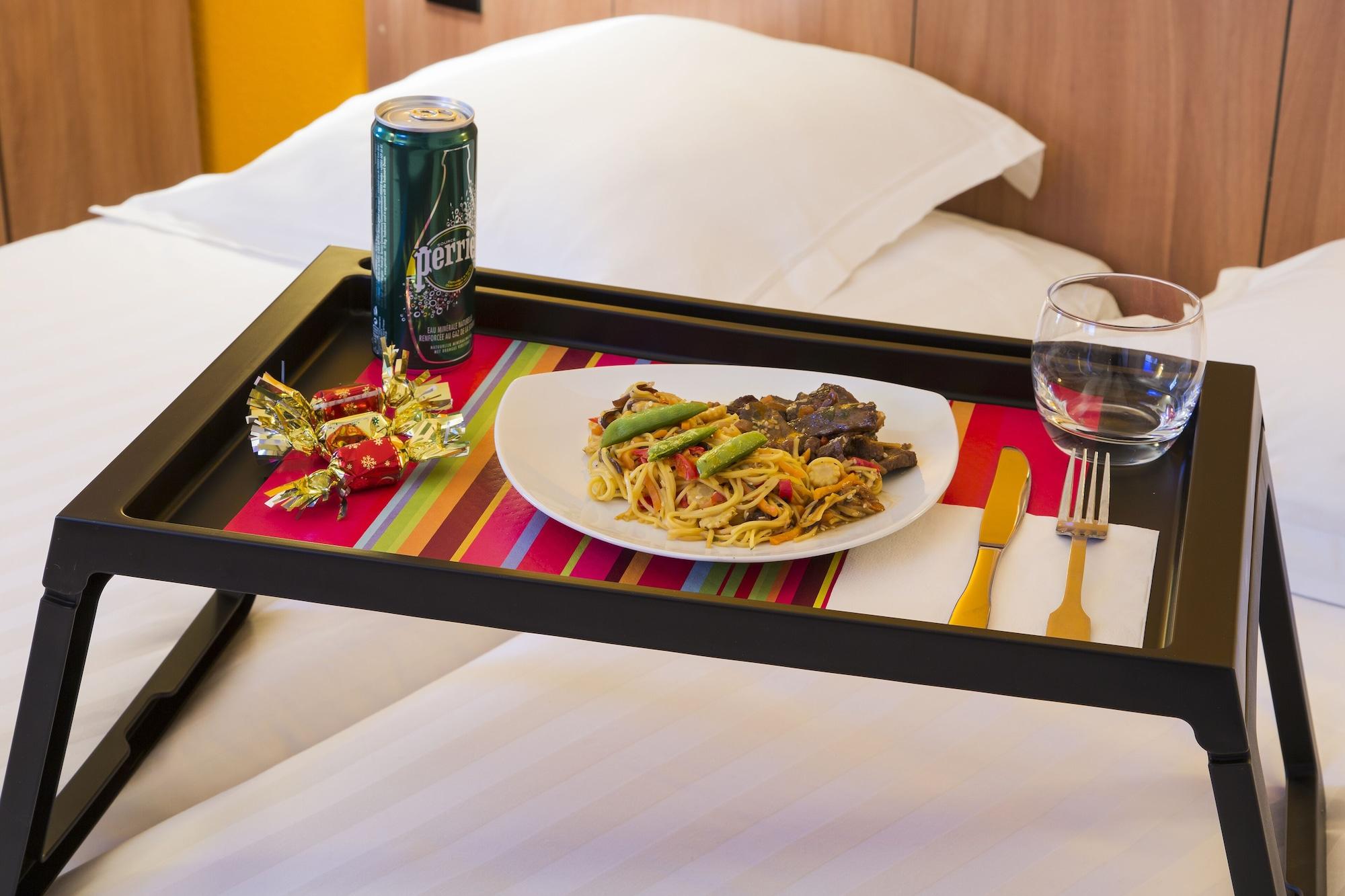 Comfort Hotel Grenoble Meylan Bagian luar foto
