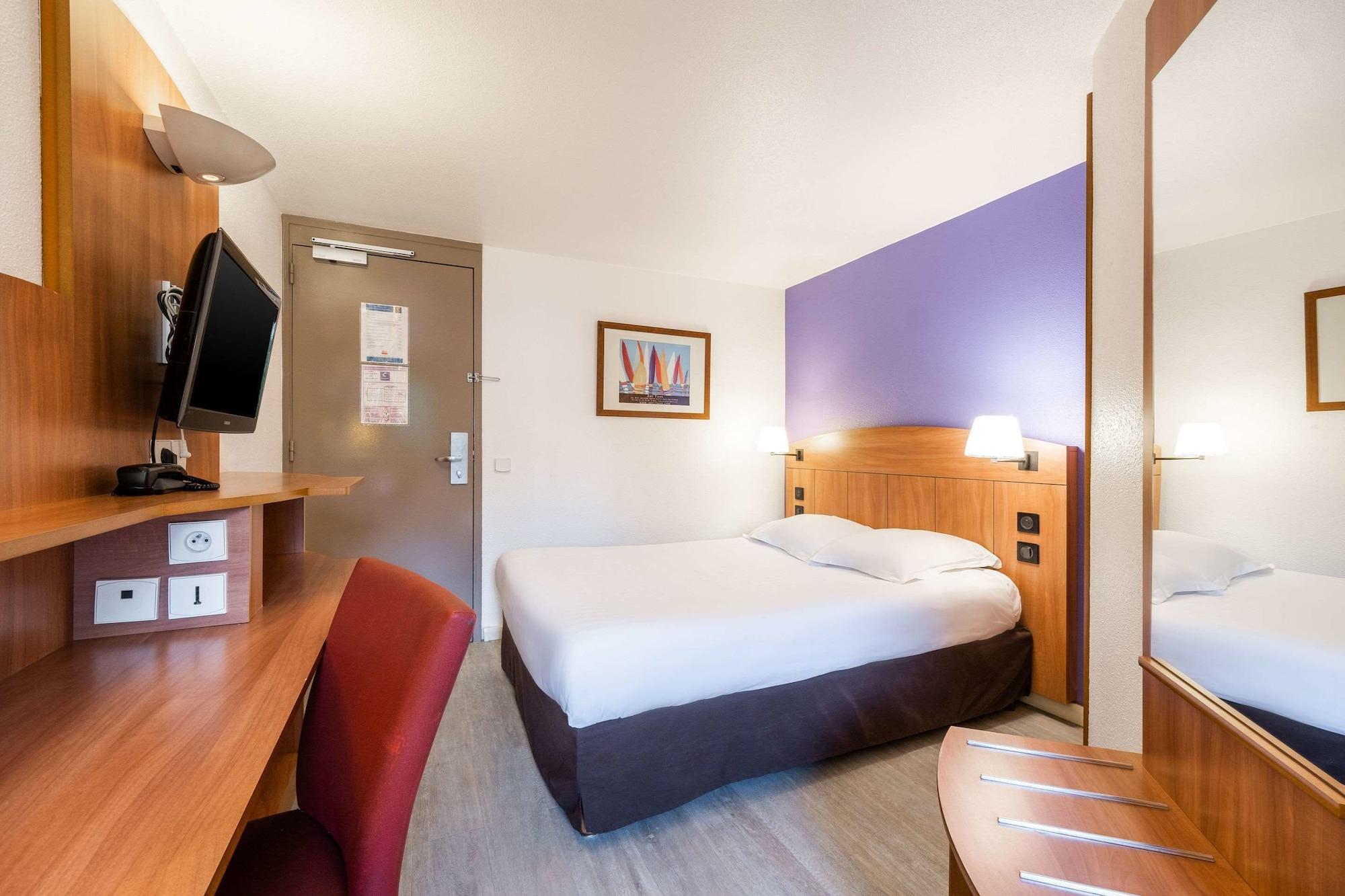 Comfort Hotel Grenoble Meylan Bagian luar foto