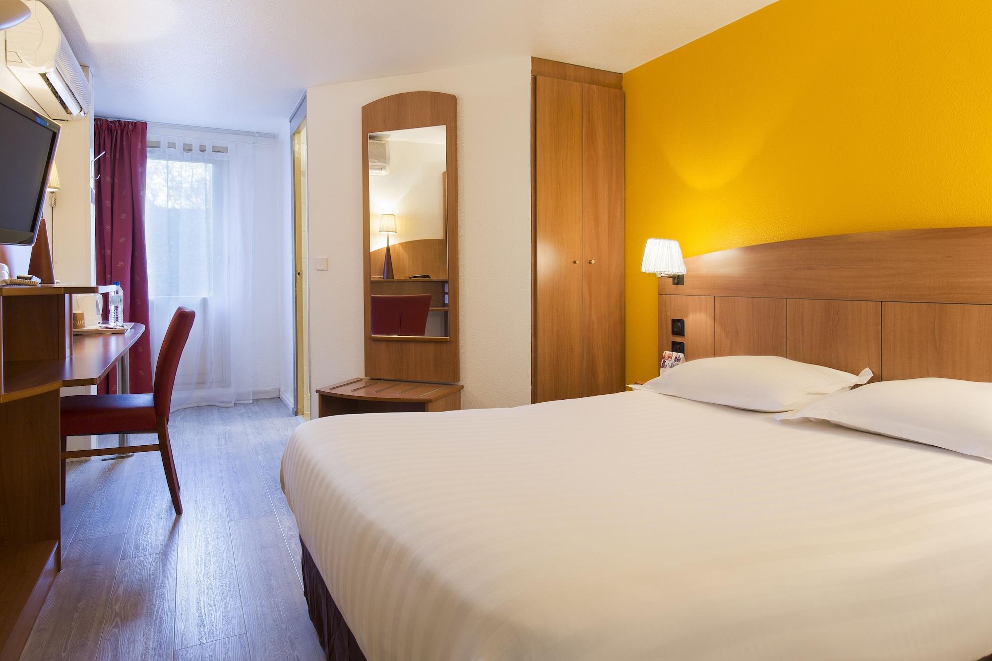 Comfort Hotel Grenoble Meylan Bagian luar foto