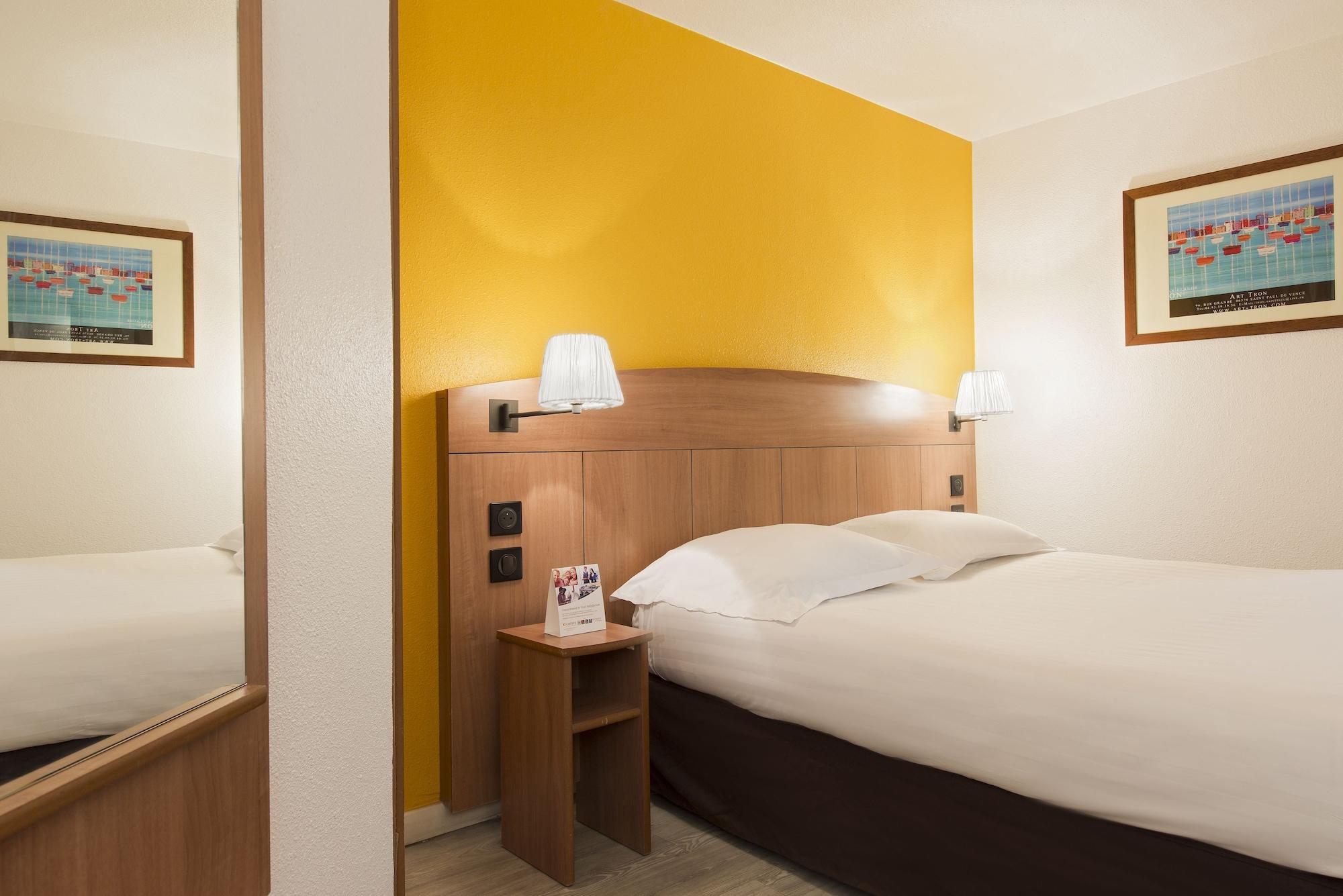 Comfort Hotel Grenoble Meylan Bagian luar foto