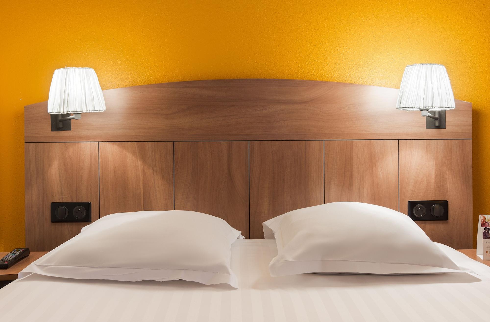 Comfort Hotel Grenoble Meylan Bagian luar foto