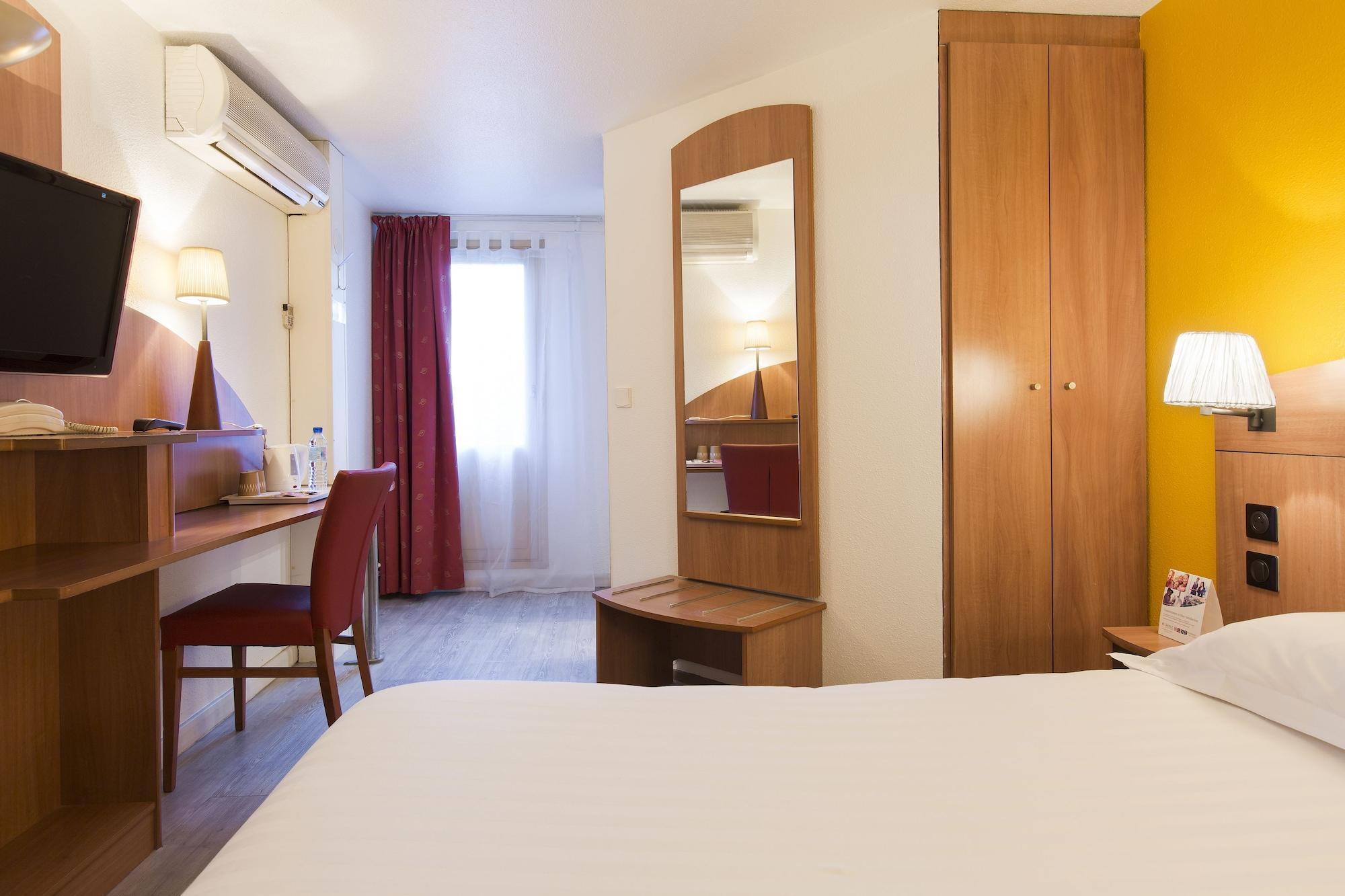 Comfort Hotel Grenoble Meylan Bagian luar foto