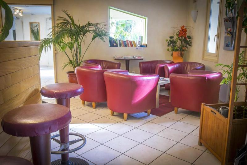 Comfort Hotel Grenoble Meylan Bagian luar foto