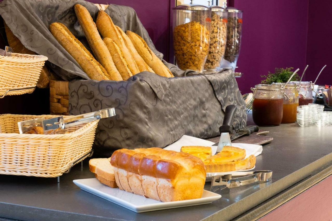 Comfort Hotel Grenoble Meylan Bagian luar foto