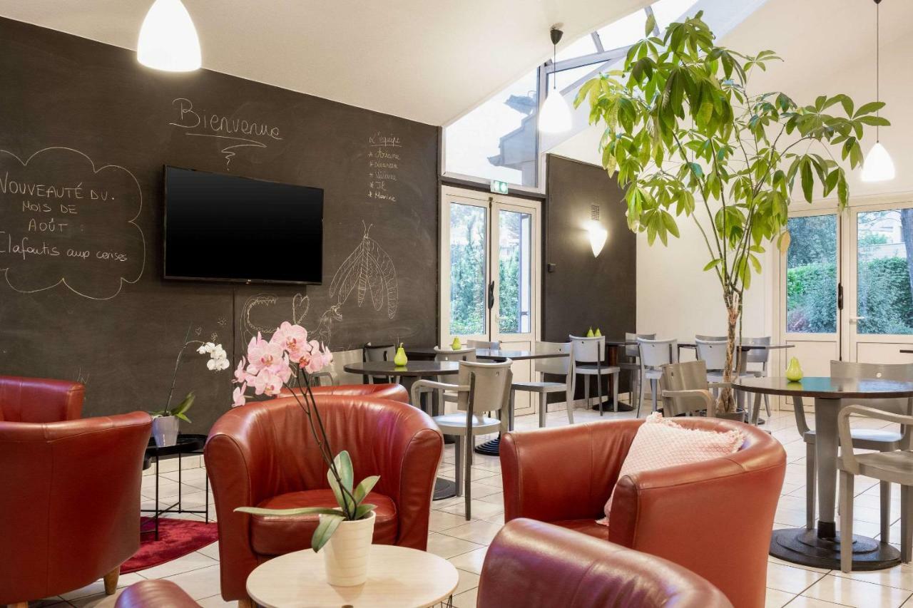 Comfort Hotel Grenoble Meylan Bagian luar foto