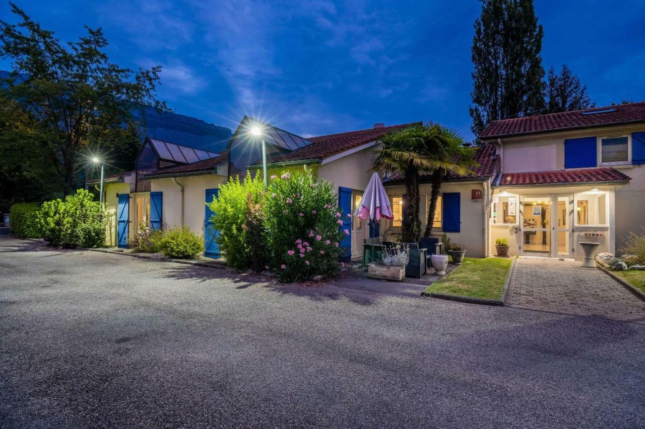 Comfort Hotel Grenoble Meylan Bagian luar foto
