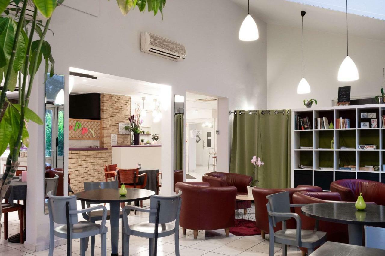 Comfort Hotel Grenoble Meylan Bagian luar foto