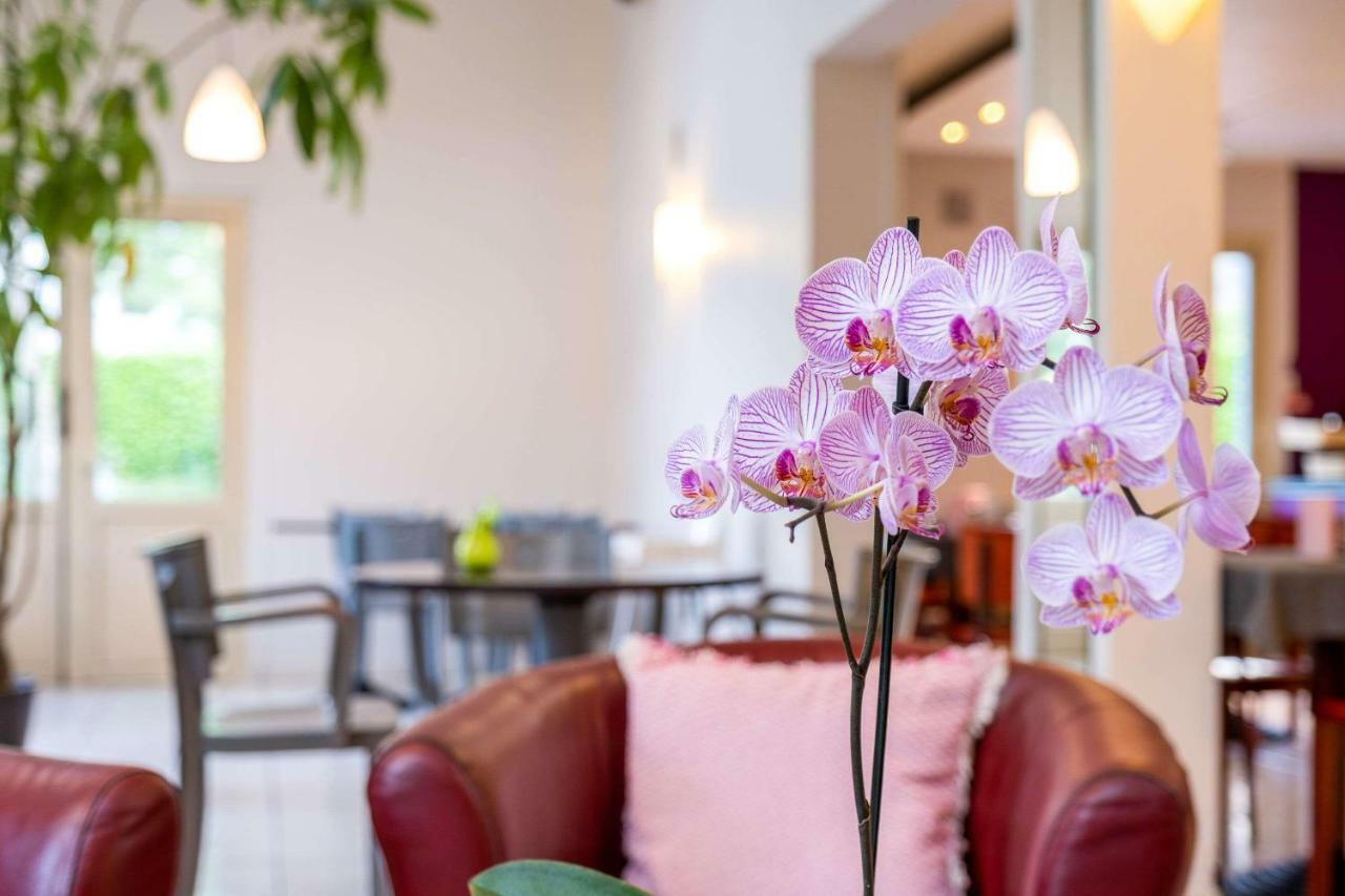 Comfort Hotel Grenoble Meylan Bagian luar foto