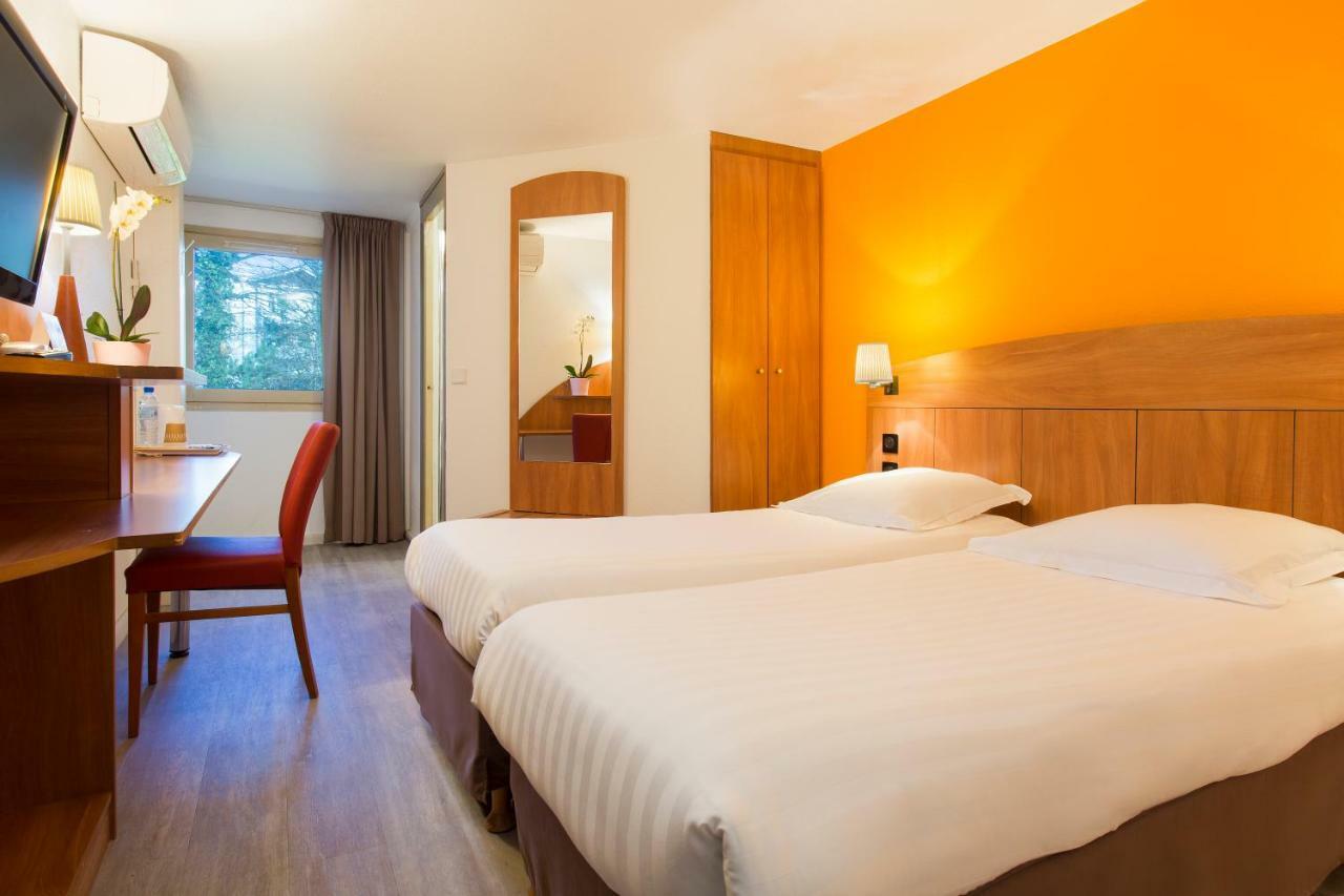 Comfort Hotel Grenoble Meylan Bagian luar foto