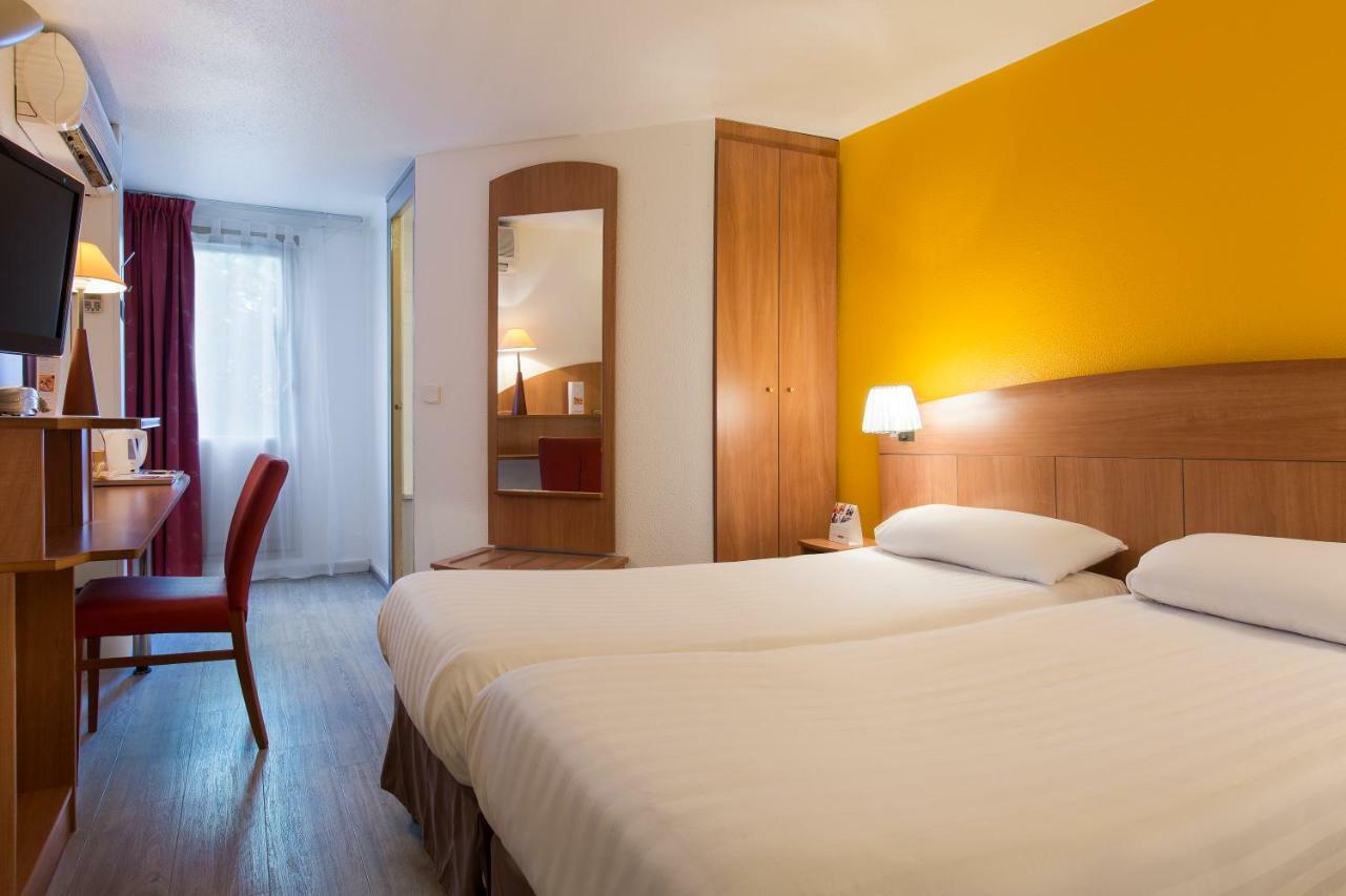 Comfort Hotel Grenoble Meylan Bagian luar foto